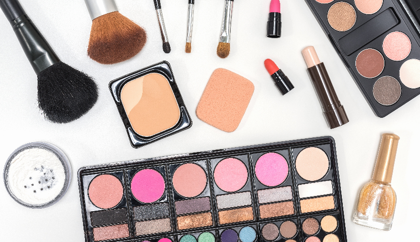 Cocok Dipakai Sehari-Hari, Ini Dia 7 Langkah Make Up Natural yang Tahan Lama